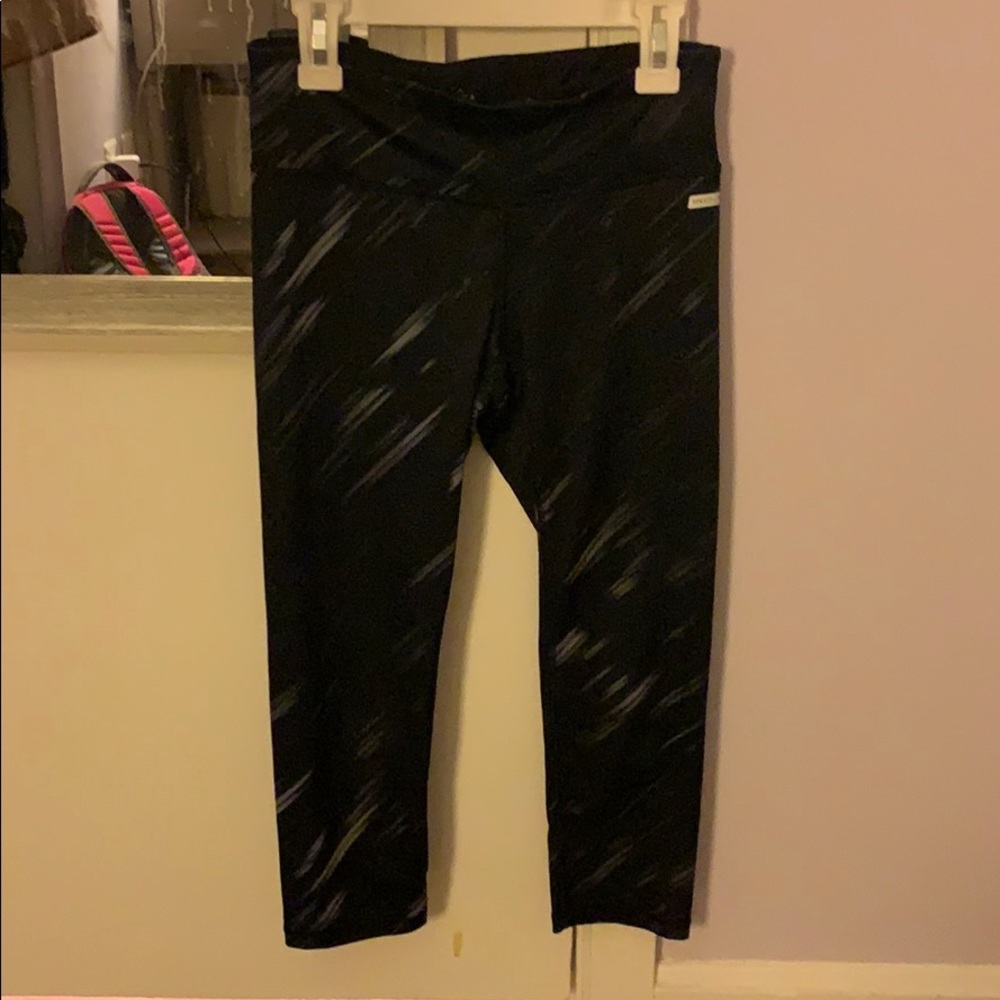 Women’s cropped fitness leggings